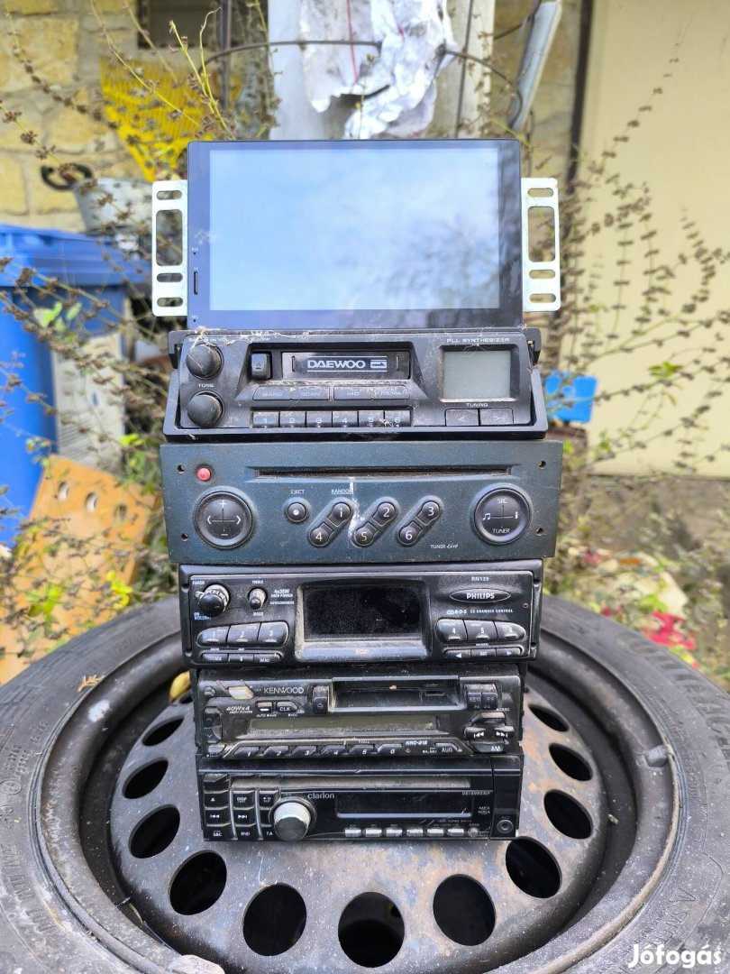 Autórádiók egyben
