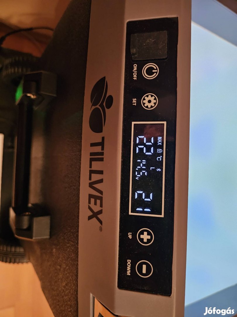 Autós Hűtő Koffer 12V és 24V plusz 220V 