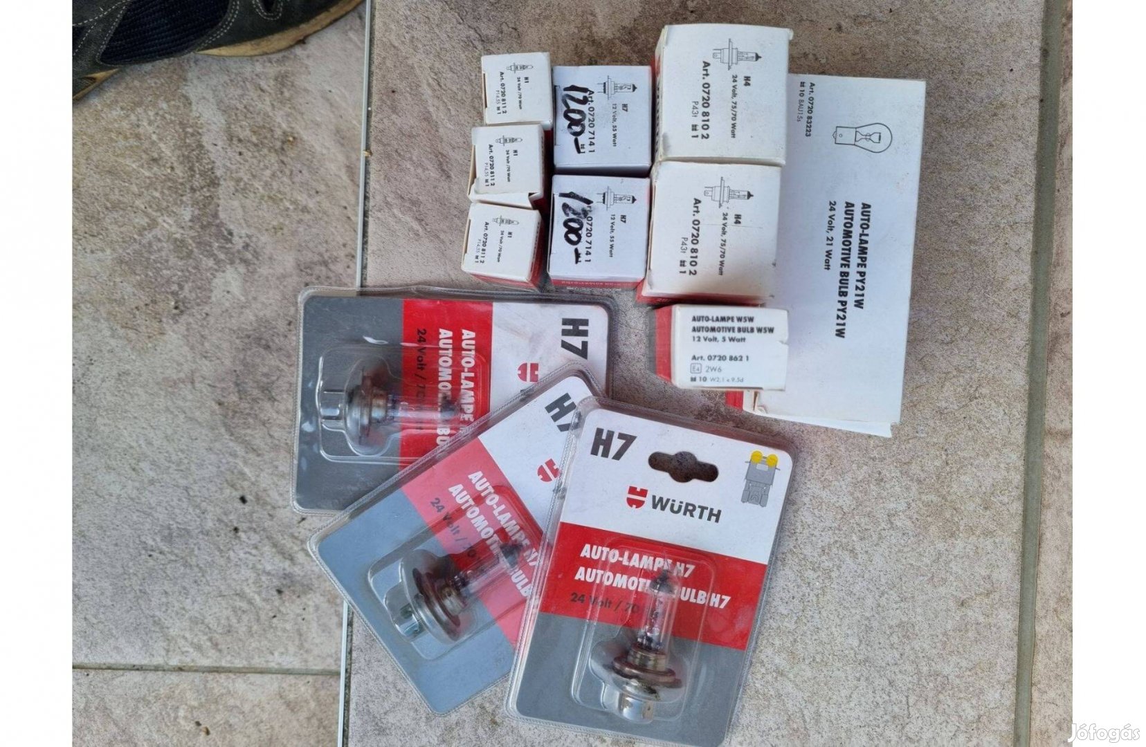 Autós izzókészlet egy csomagban áron alul eladó!