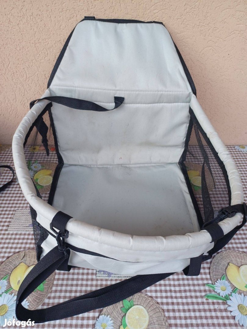 Autós kisállat fekhely