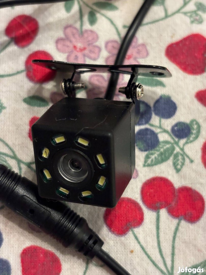 Autós tolatókamera készlet. Vízálló kivetelben 8 ledes világítással,új