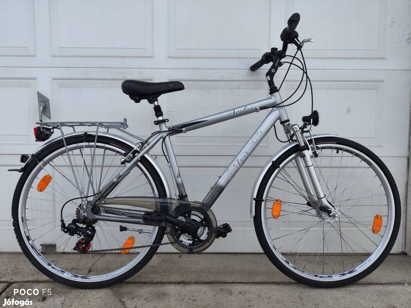 Avalon Cross 28-as, német minőségi Trekking, agydinamóval,