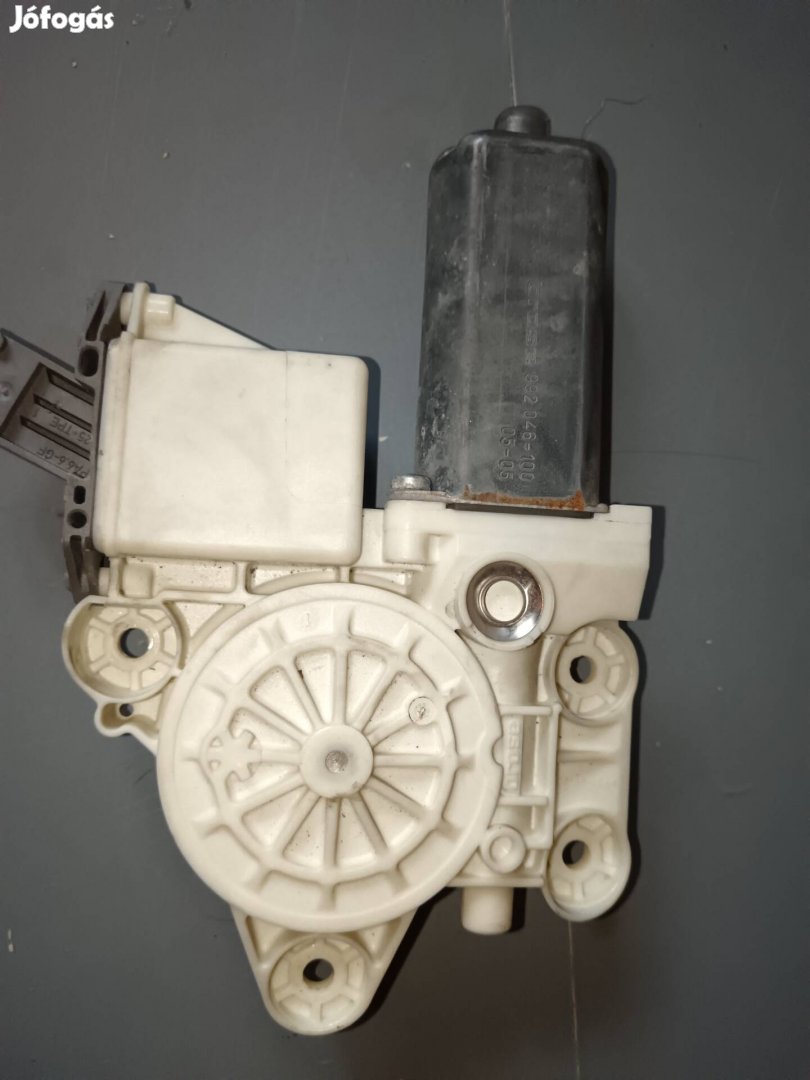 Avensis ablakemelő motor