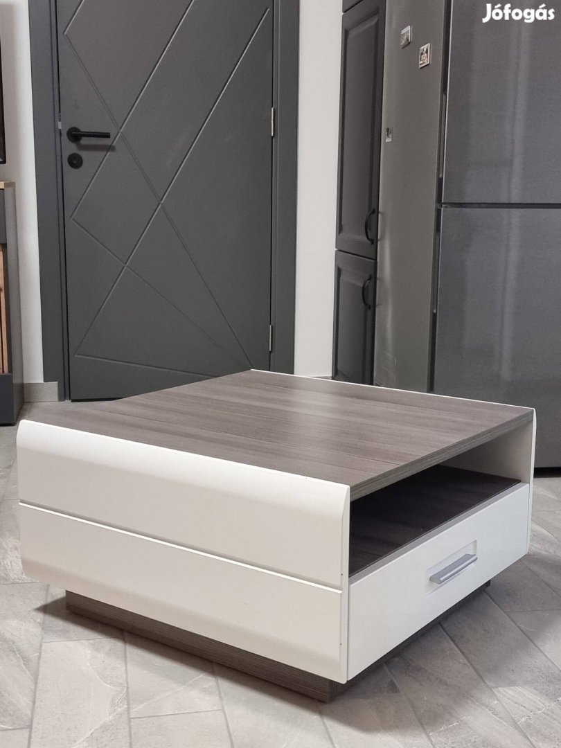 Avensis dohányzóasztal