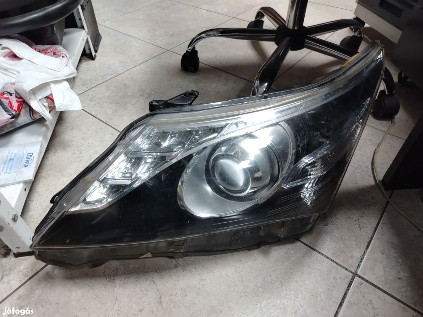 Avensis t27 facelift balos lámpa 81170-05340 eladó