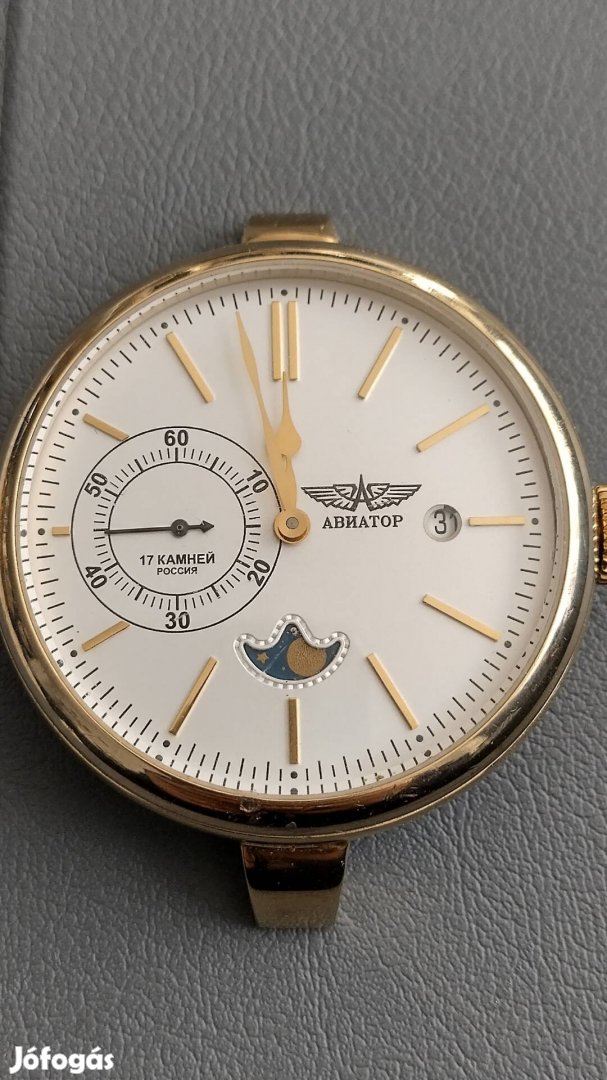 Aviator 3105-ös kaliberrel , holdfázis kijelzéssel 
