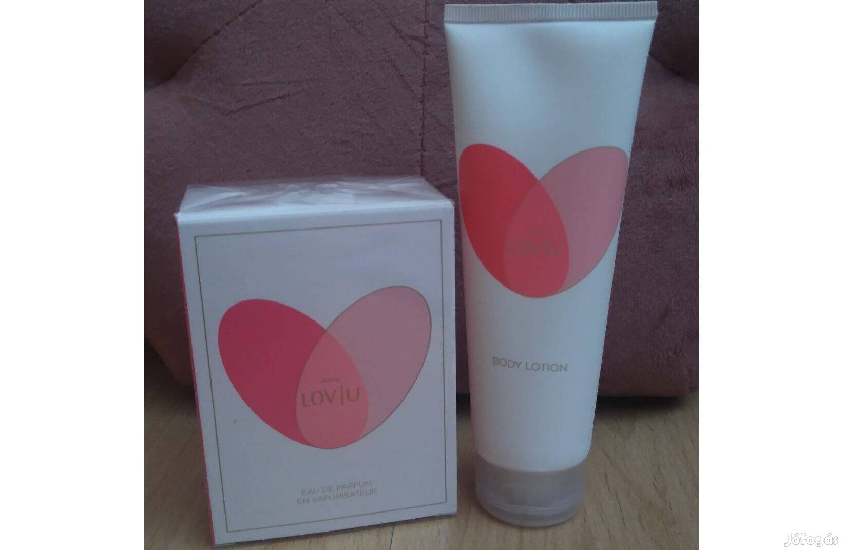 Avon Lov U 50 ml-es parfüm ajándék testápolóval