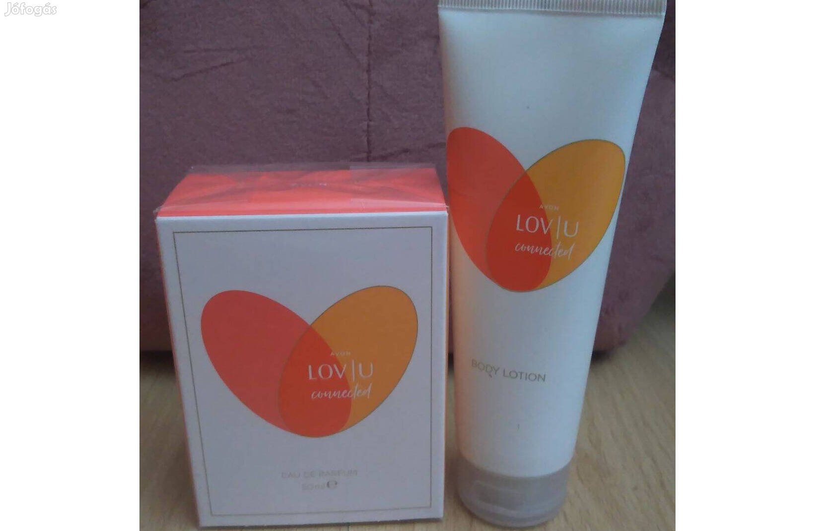 Avon Lov U Connected 50 ml-es parfüm ajándék testápolóval