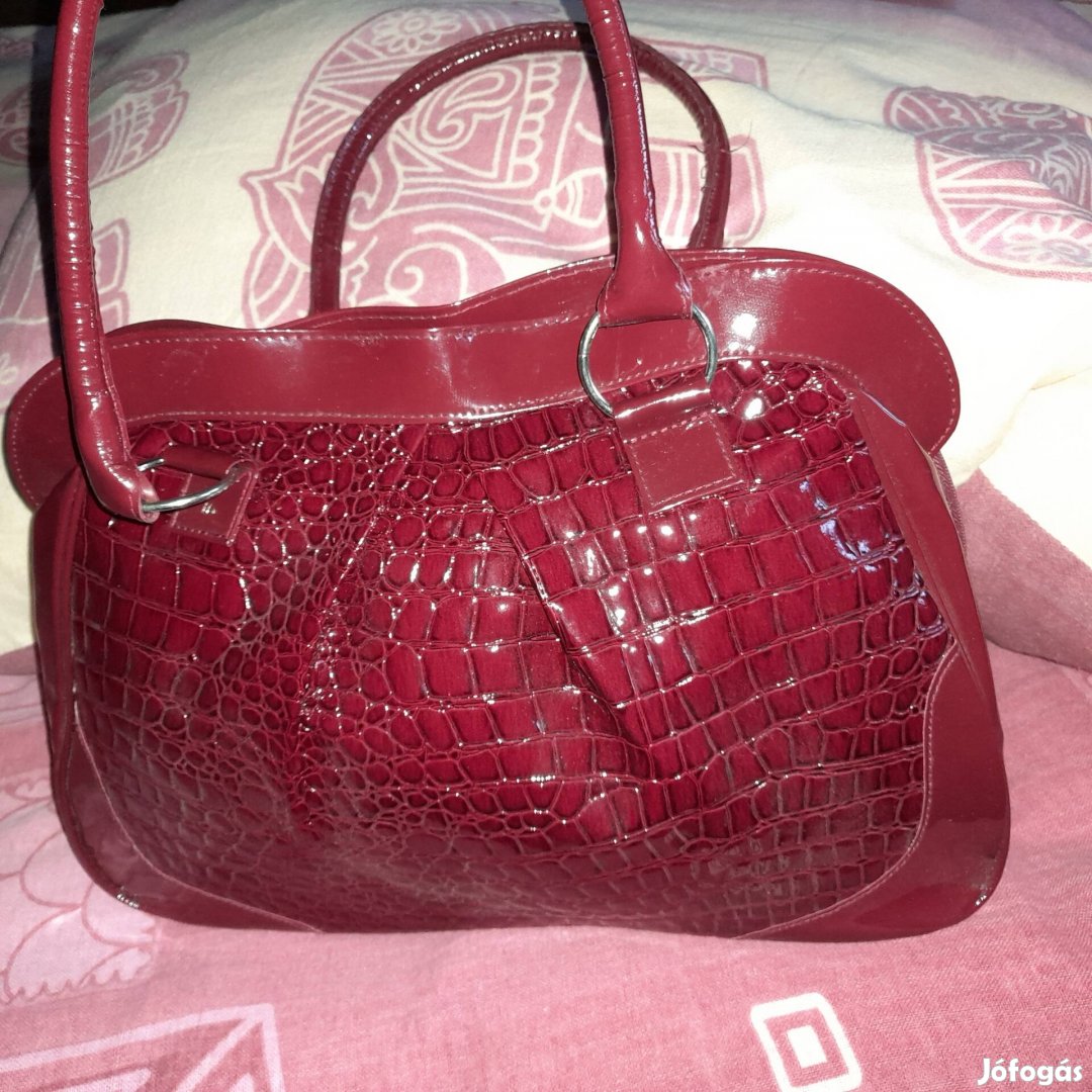 Avon elegáns lakk táska 