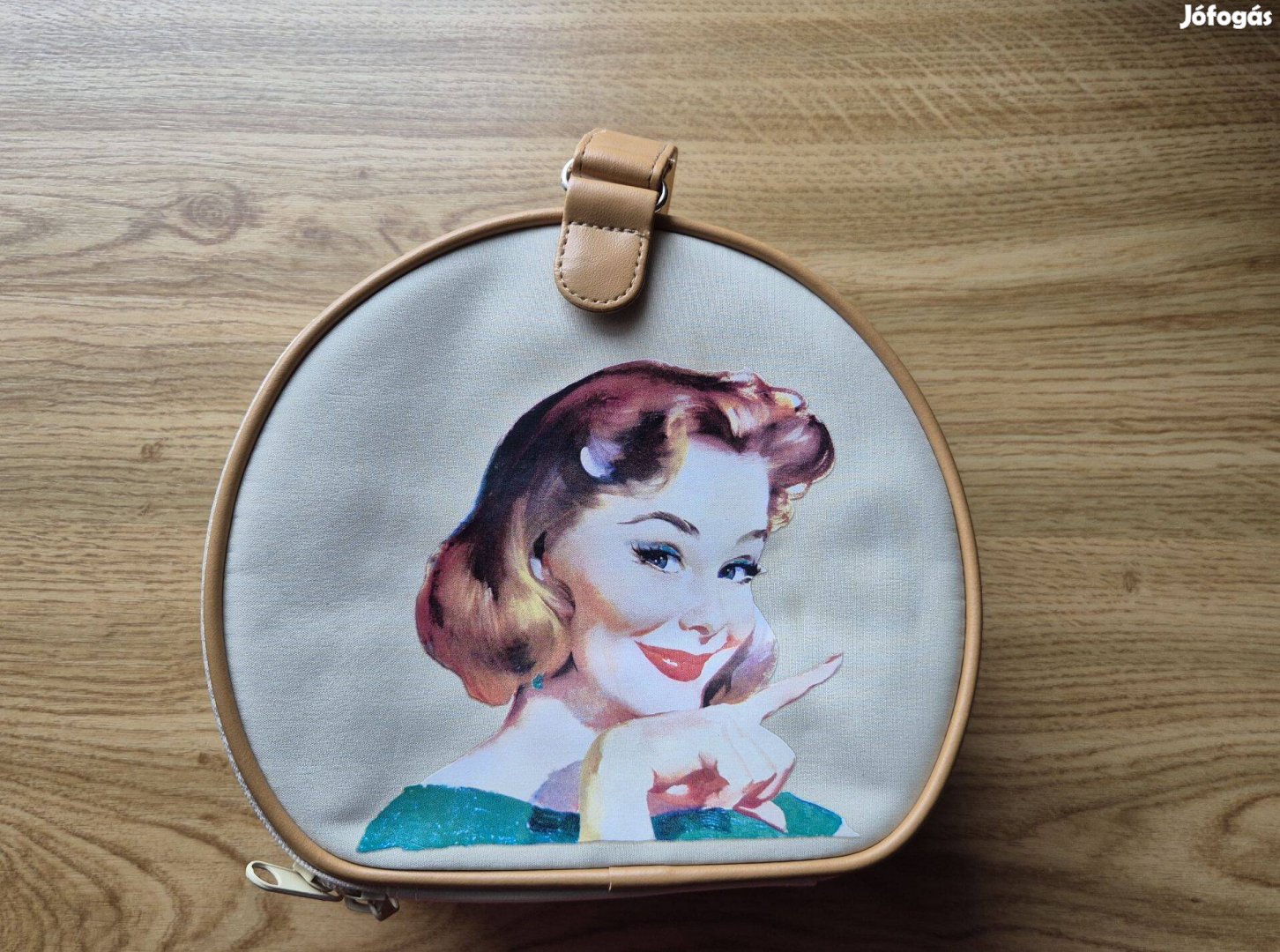 Avon retró kozmetikai táska neszeszer új