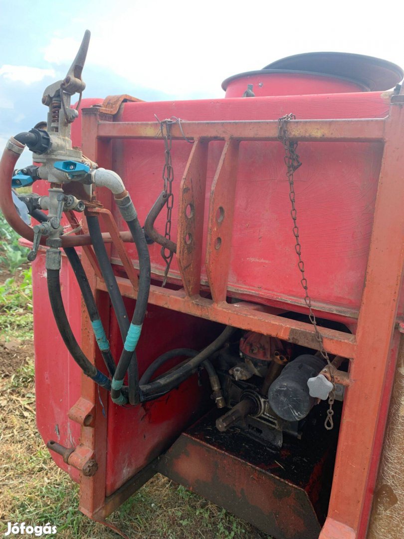 Axiál függesztett 500 L permetező - Krobath