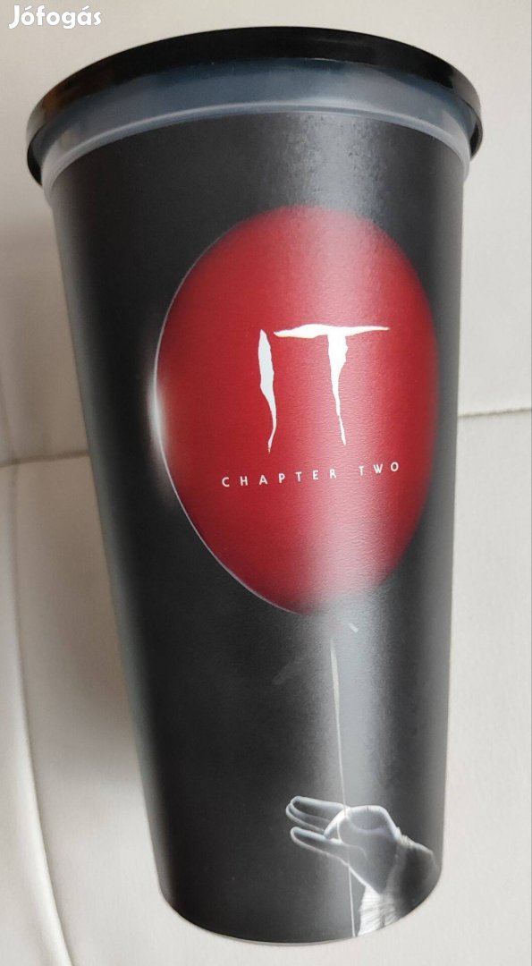 Az IT mozis poharak figurákkal