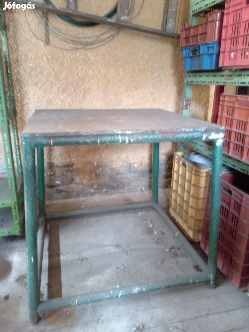 Az alábbi tárgyak eladók