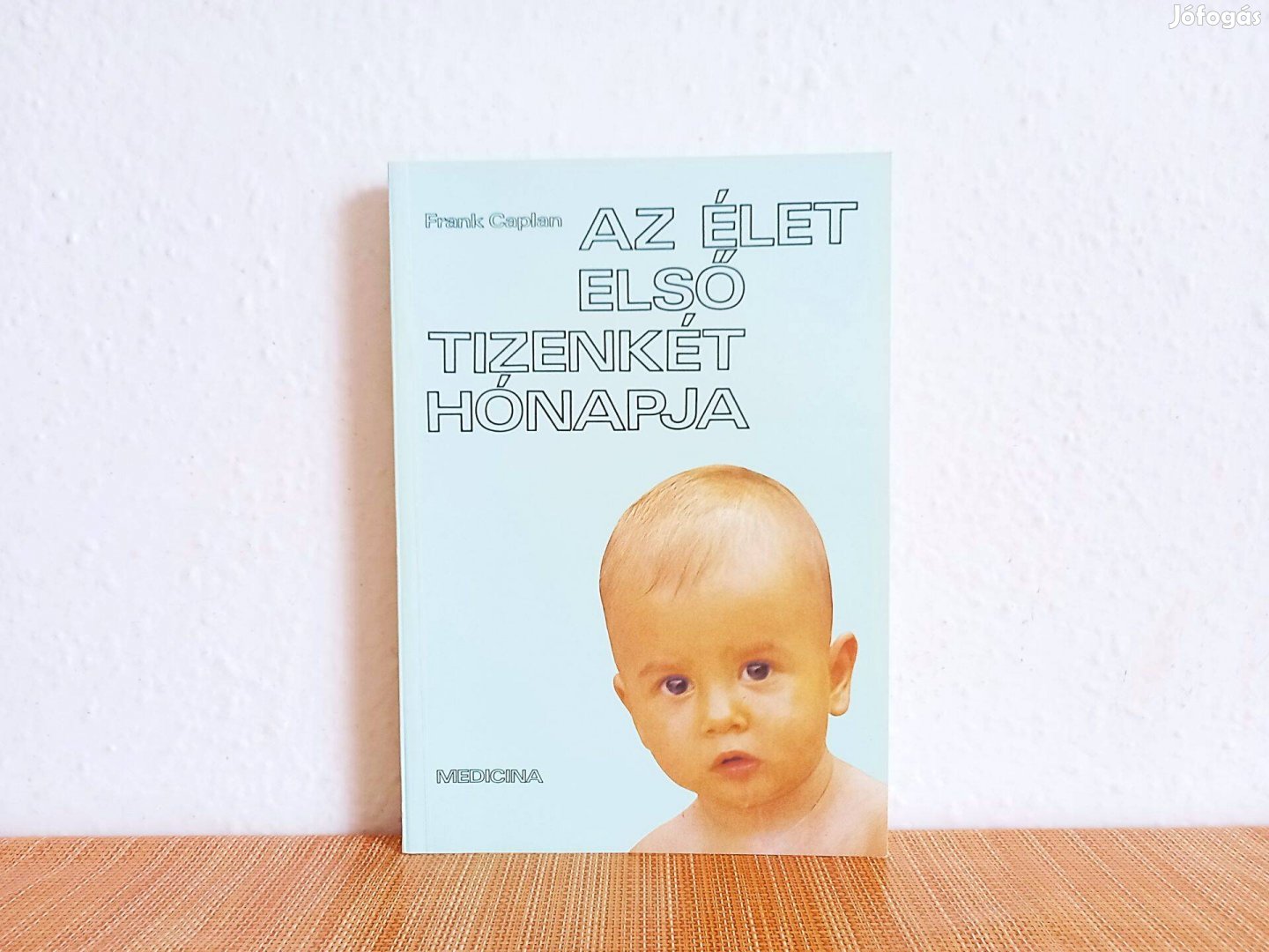 Az élet első tizenkét hónapja. baba-mama könyv, gyerek gondozás