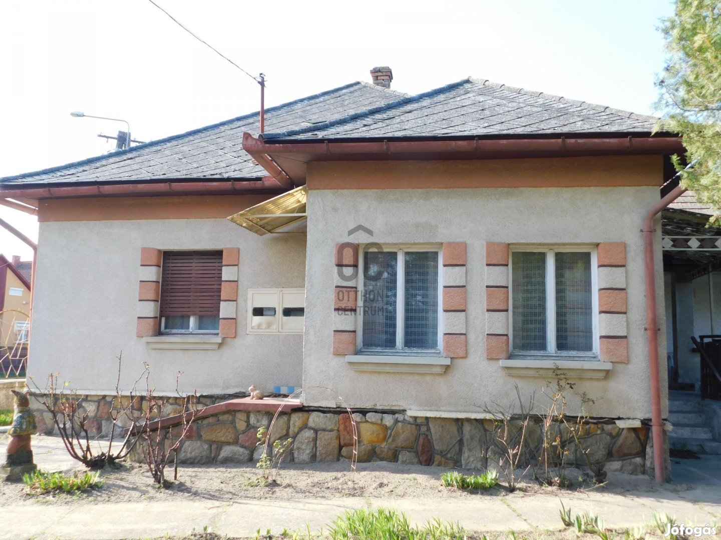 Azonnal birtokba vehető családi ház Tápiószentmárton központjához köze
