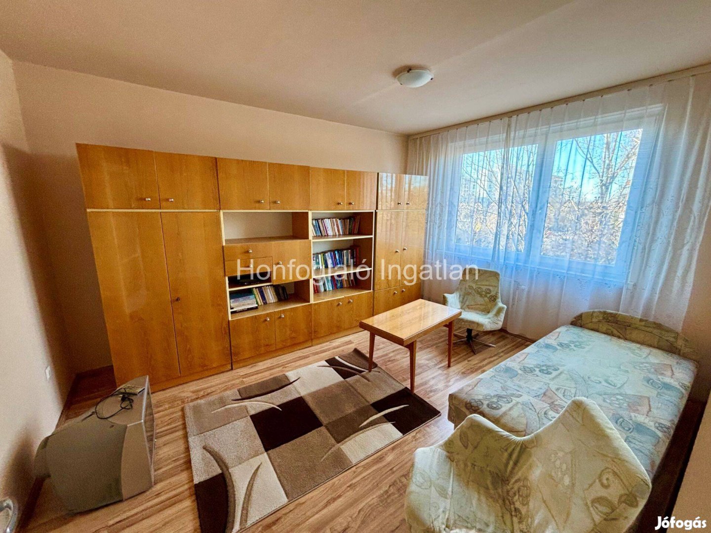 Azonnal költözhető 2 szobás, nagy konyhás, erkélyes lakás