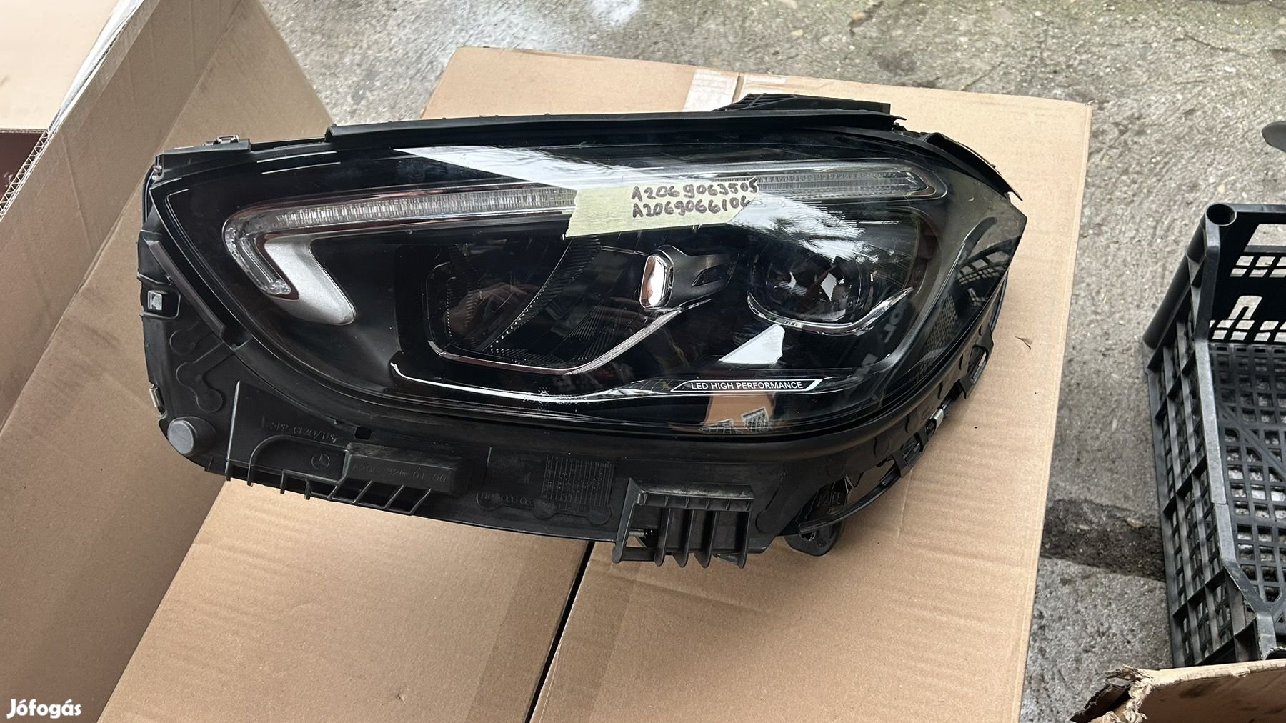 BAL FÉNYSZÓRÓ W206 A2069063505 eladó