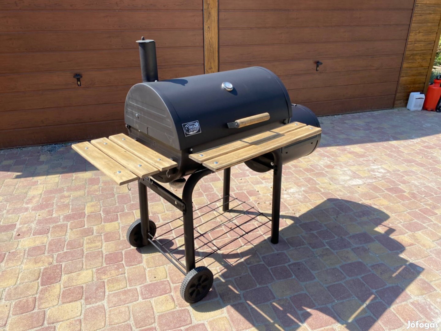 BBQ Smoker elado