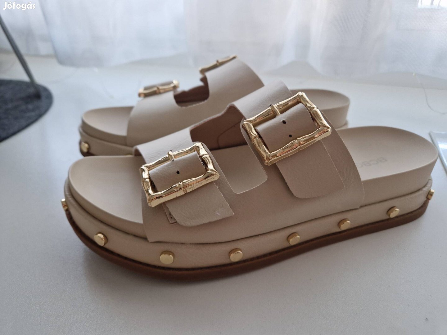 BCBG Max Azria bőrpapucs, szuper nyári darab, a hirdetés lekerül 