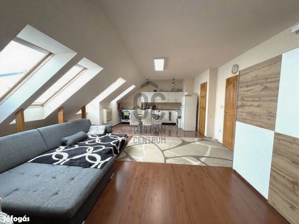 BELSŐ KÉTSZINTES PANEL, NAGY CSALÁDNAK VAGY KÉT GENERÁCIÓNAK