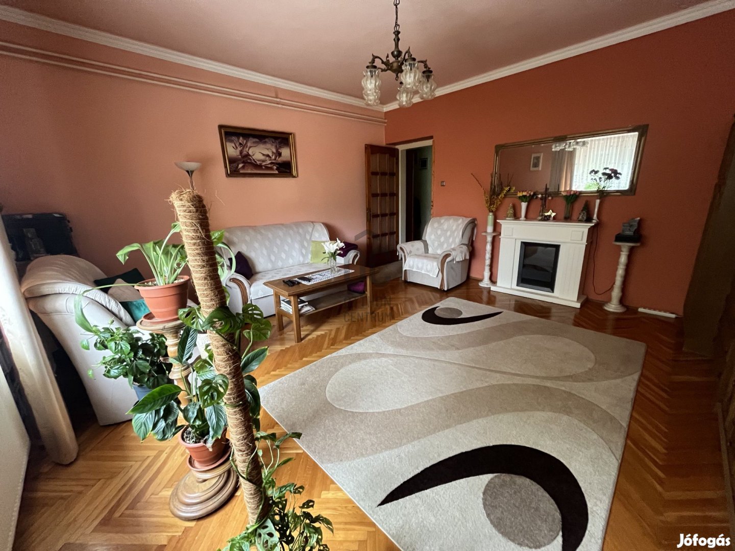 BELVÁROS KÖZELI LAKÁS ELADÓ