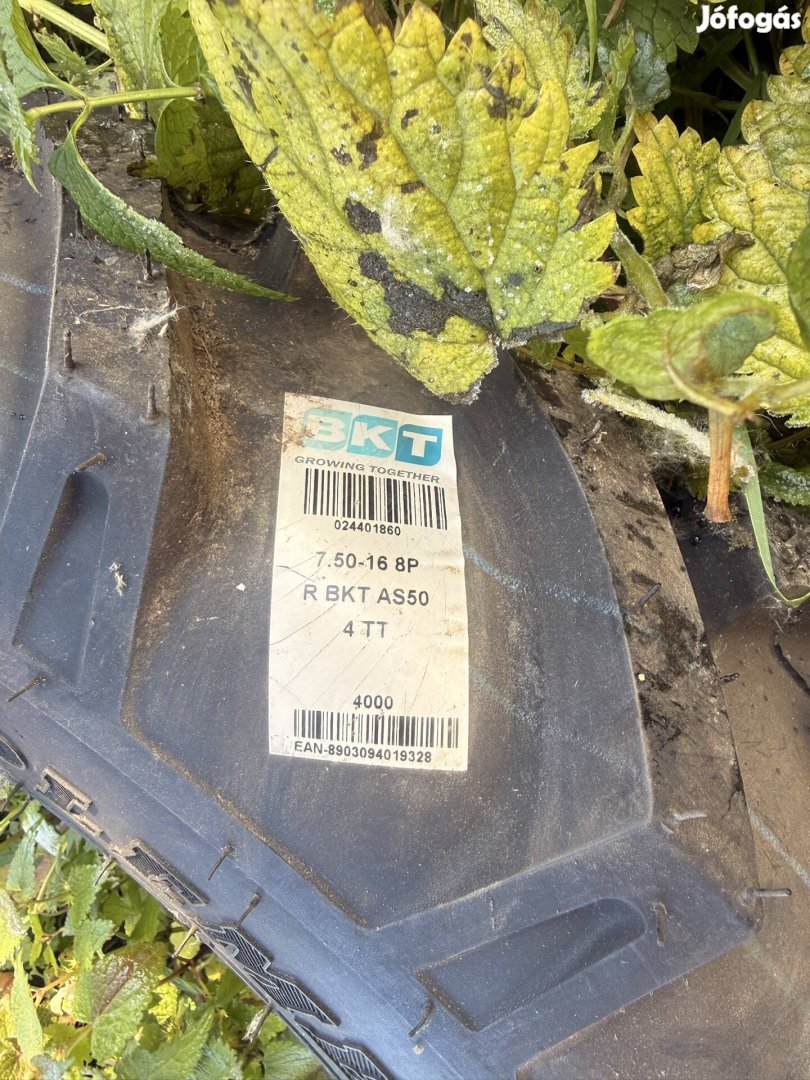 BKT Inplement AS504 gumiabroncs 