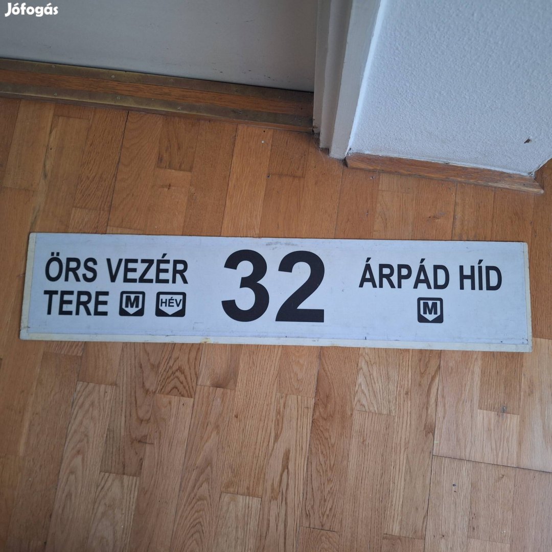 BKV 32-es busz tábla