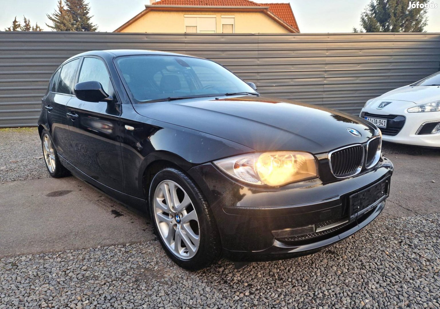 BMW 116i Szervízkönyv - Horog -Tempomat -Navi!