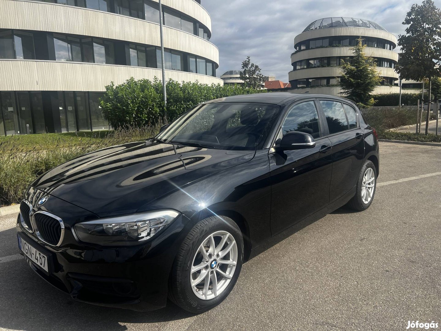BMW 118i fekete, automata, kiváló állapotban,friss műszakival eladó