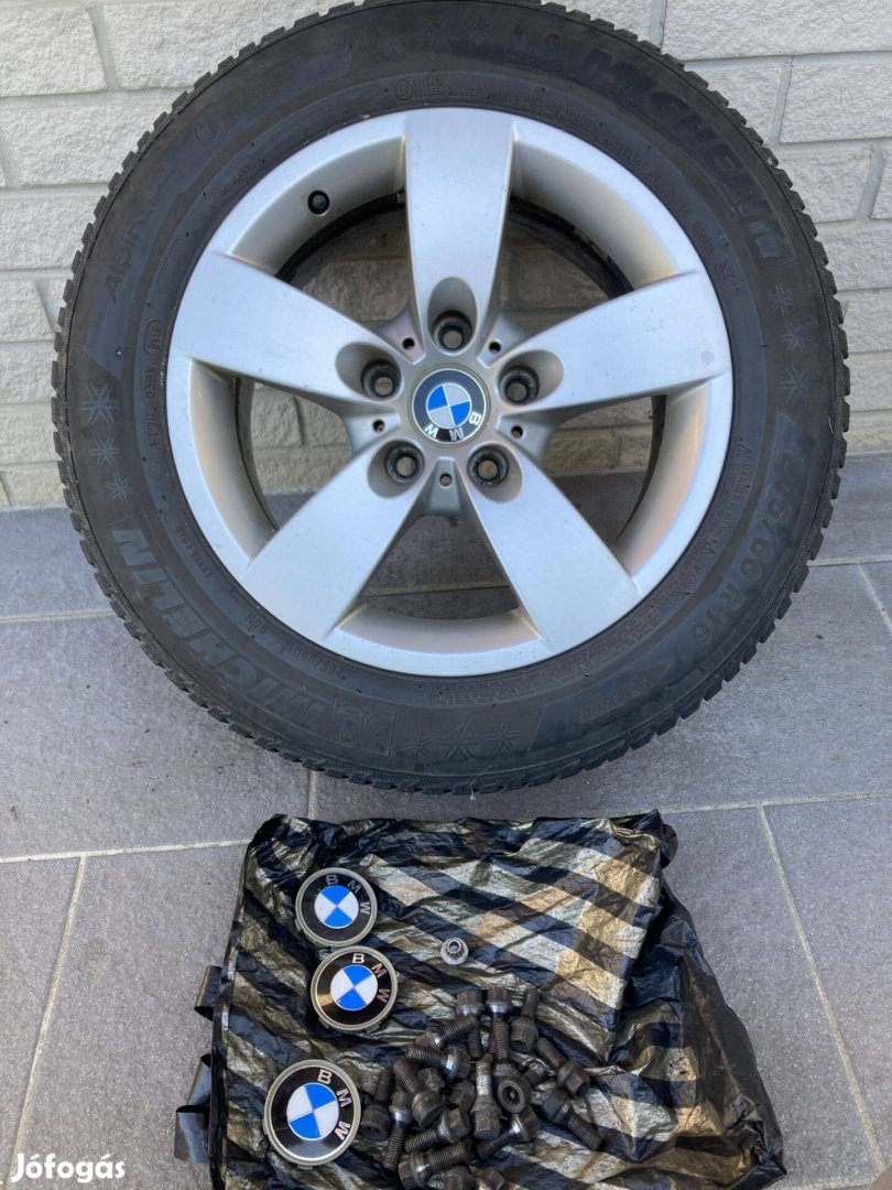 BMW 16-os alu felni garnitúra, téli gumikkal, csavarokkal