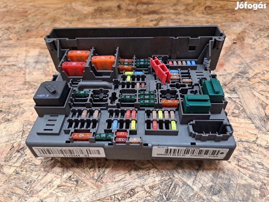 BMW 1 E81 E82 E87 2005-2011 Biztosíték Tábla