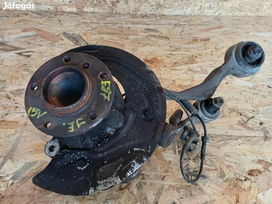 BMW 1 E81 E82  E87 (2005-2011) Jobb Első Csonkállvány Lengőkarral