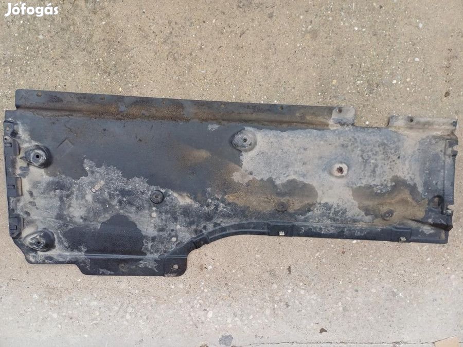 BMW 1 E87 2005-2011 Bal Alsó Padlólemez Burkolat