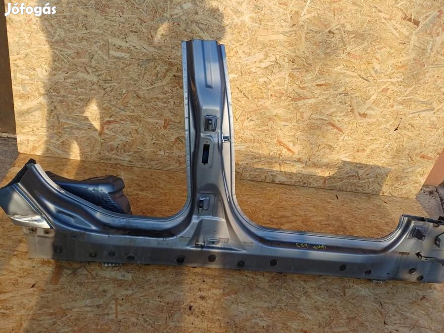 BMW 1 E87 (2005-2011) Jobb Küszöb