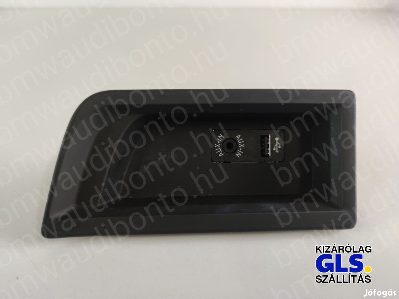 BMW 1 (F20) USB aljzat csatlakozó (9207358)