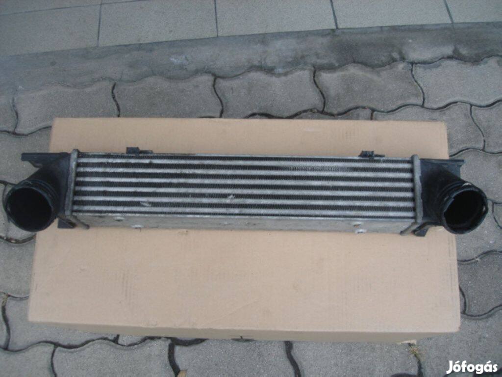 BMW 1-es 3-as E87-E90 gyári intercooler hűtő 3093796