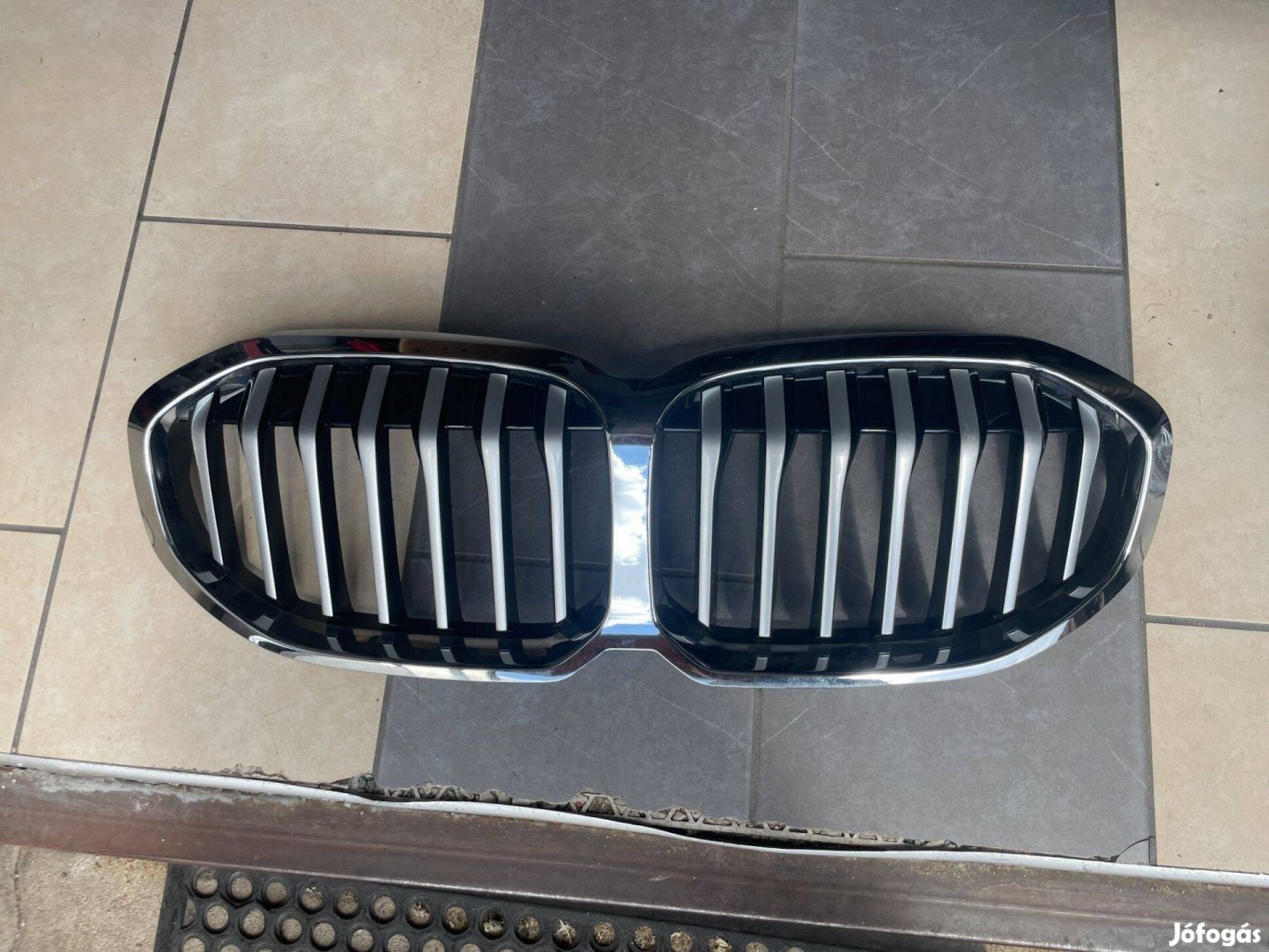 BMW 1-es F40 gyári luxury vese, grill, hűtőrács 51135A39367 eladó