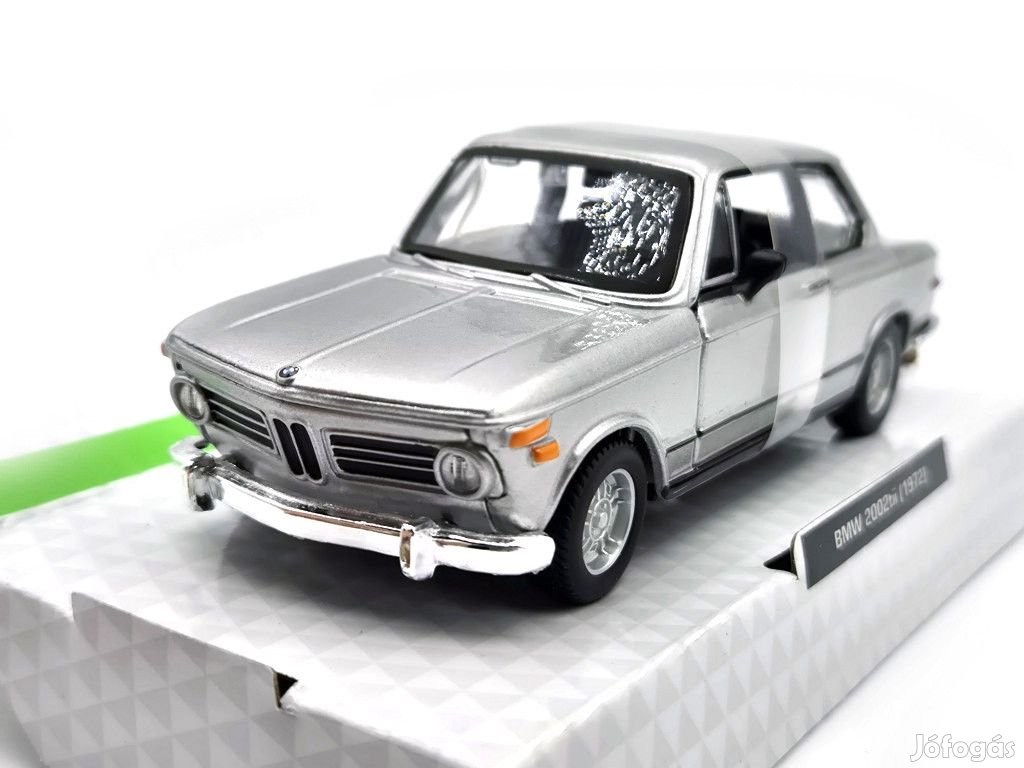 BMW 2002tii (1972) - Bburago - 1:32