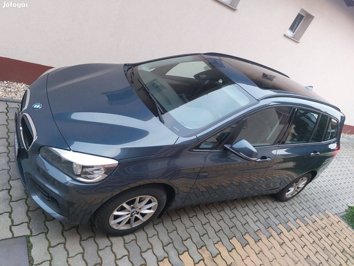BMW 216 diesel, 97.000 km, bőr, tolatórada, vonóhorog, tetőablak