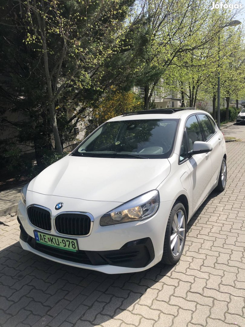BMW 225 xE plug-in hybrid Panoráma 50 km. Elektromos hatótáv