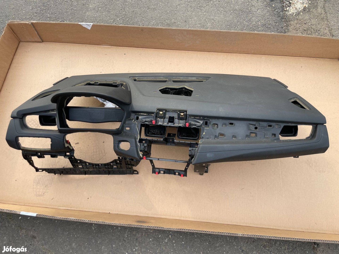 BMW 2-es F45 F46 2014-2021 gyári bontott műszerfalpárna eladó