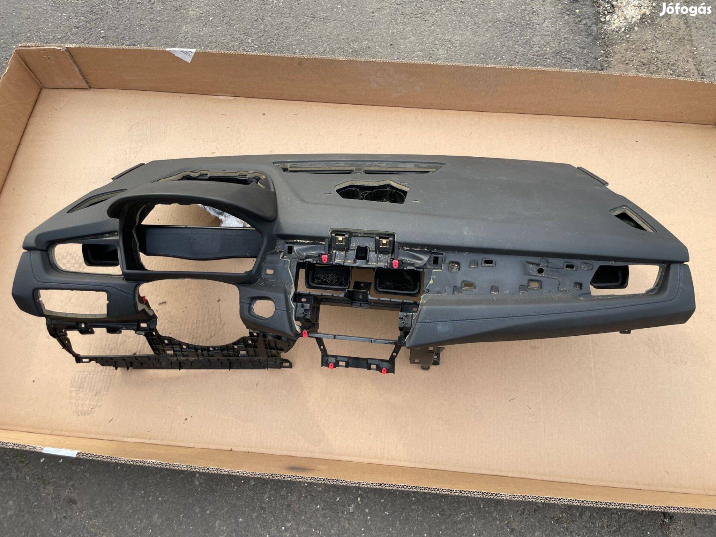 BMW 2-es F45, F46 gyári bontott műszerfal eladó