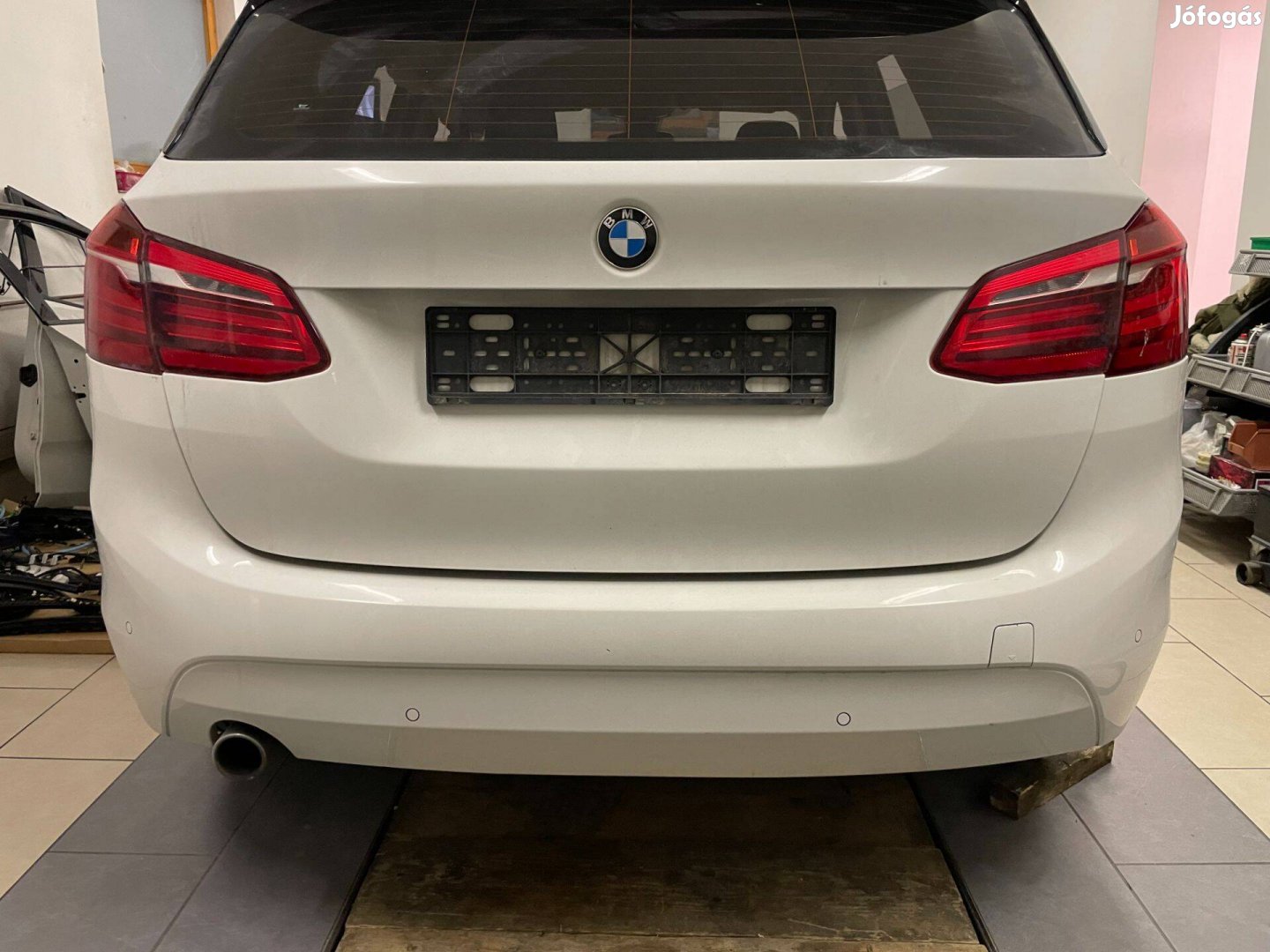 BMW 2-es F45 active tourer alpinweiss fehér hátsó lökhárító eladó