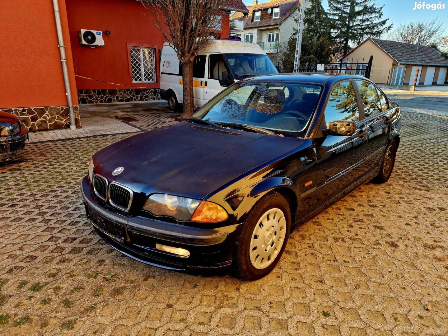 BMW 318i.......