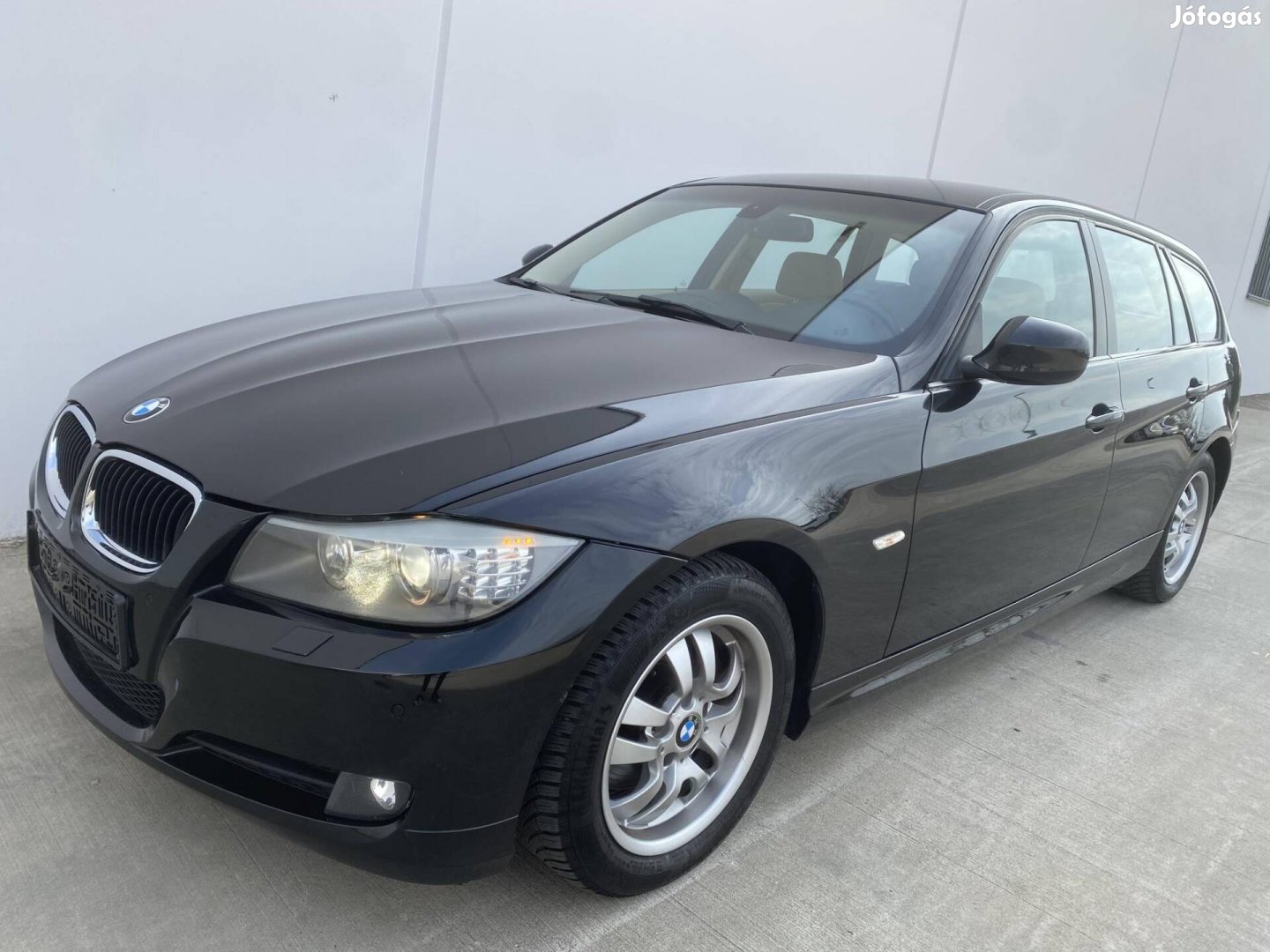 BMW 320d Touring Xenon. navi prof+nagy zene. te...