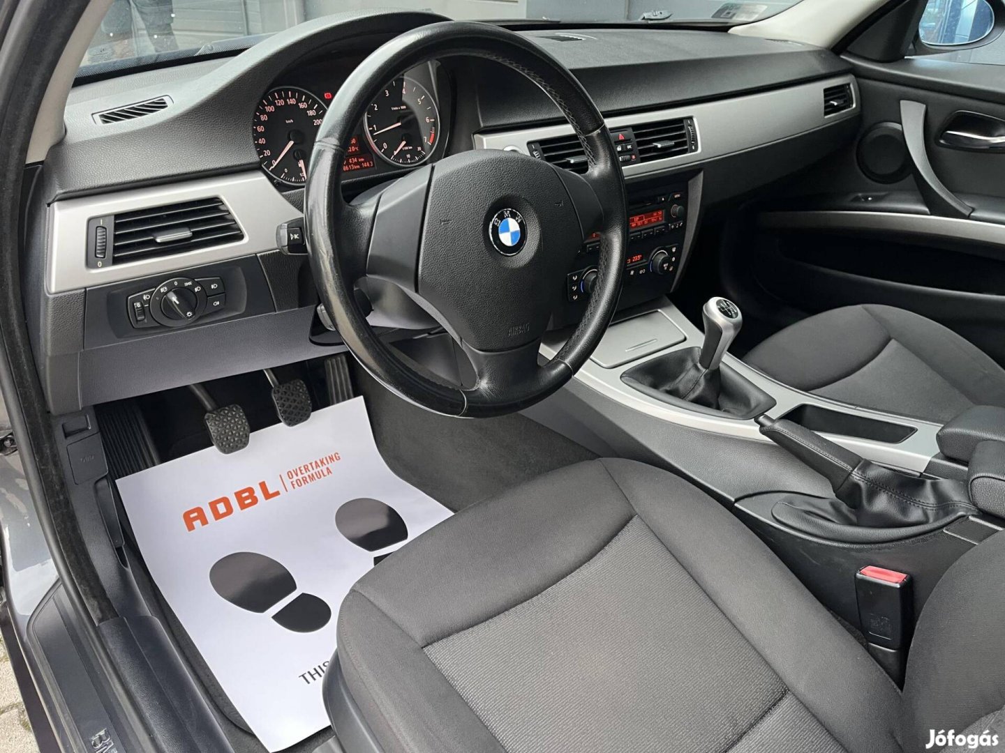 BMW 320i Touring Szervizkönyv / 1Éves Vezérlés...