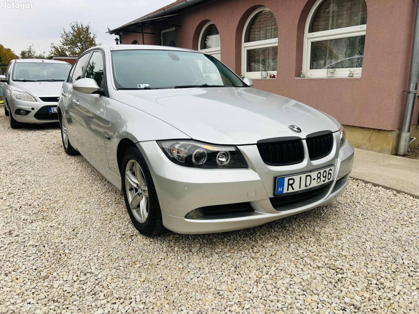 BMW 320i.......