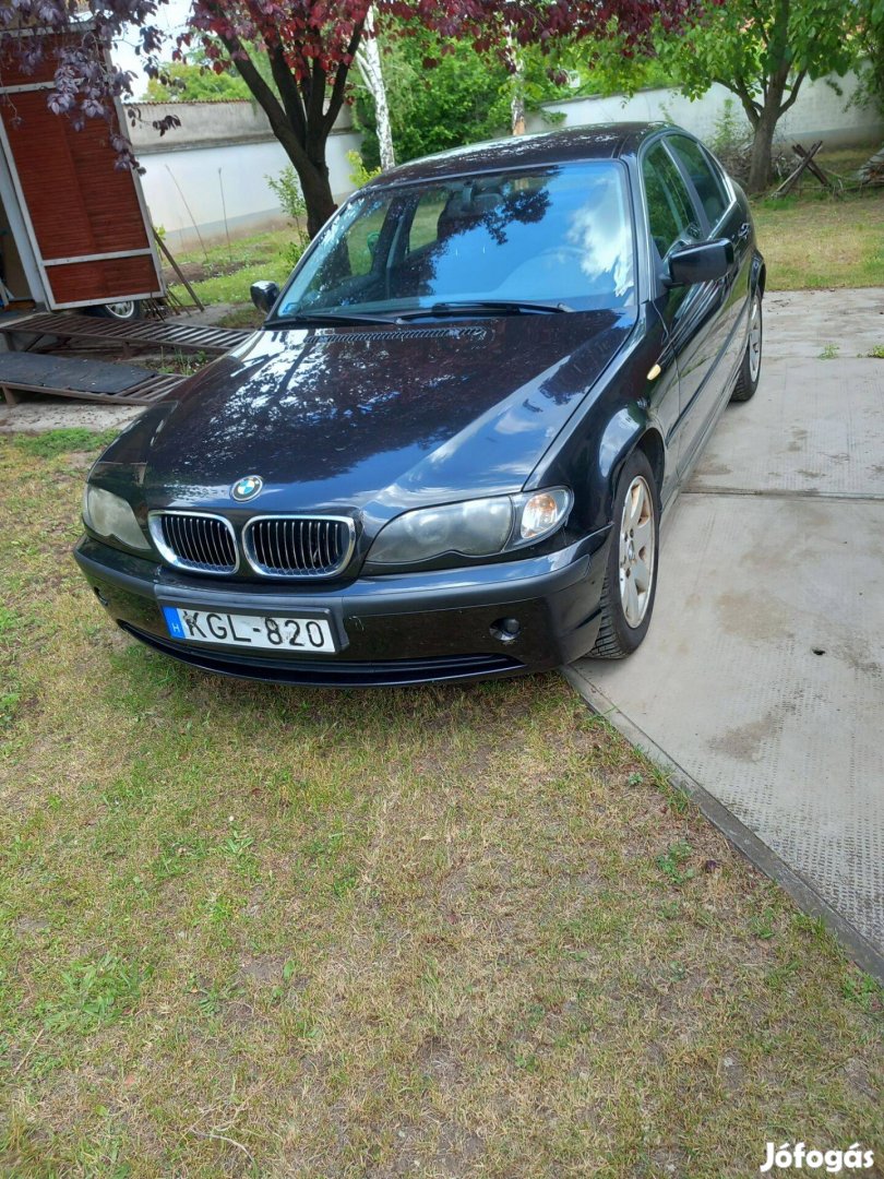 BMW 320i fekete metál