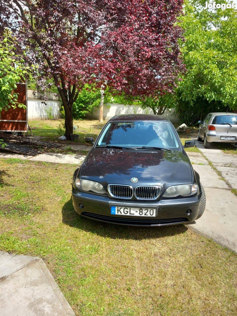 BMW 320i fekete metál
