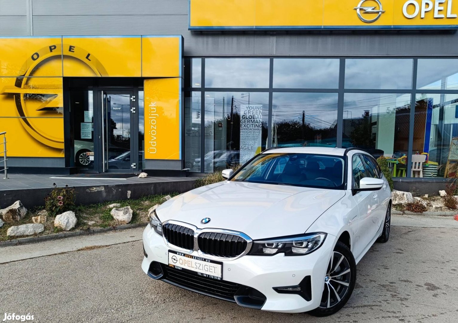 BMW 330e xdrive (Automata) Individual 1.Tulajdo...